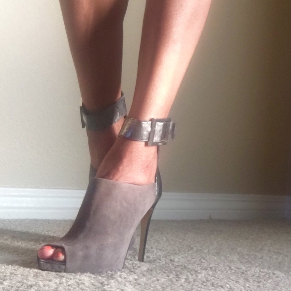 Guess Women’s shoes - Picture 7 of 8